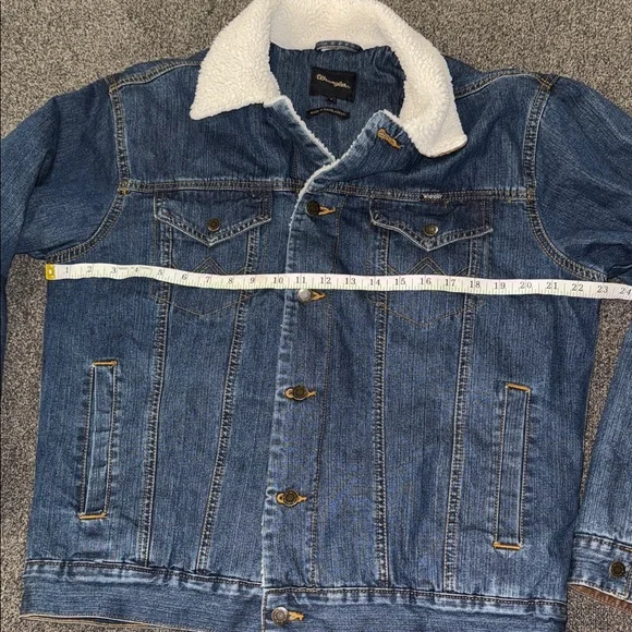 Wrangler Jean jacket men’s size small or women’s l/xl - Picture 3 of 10